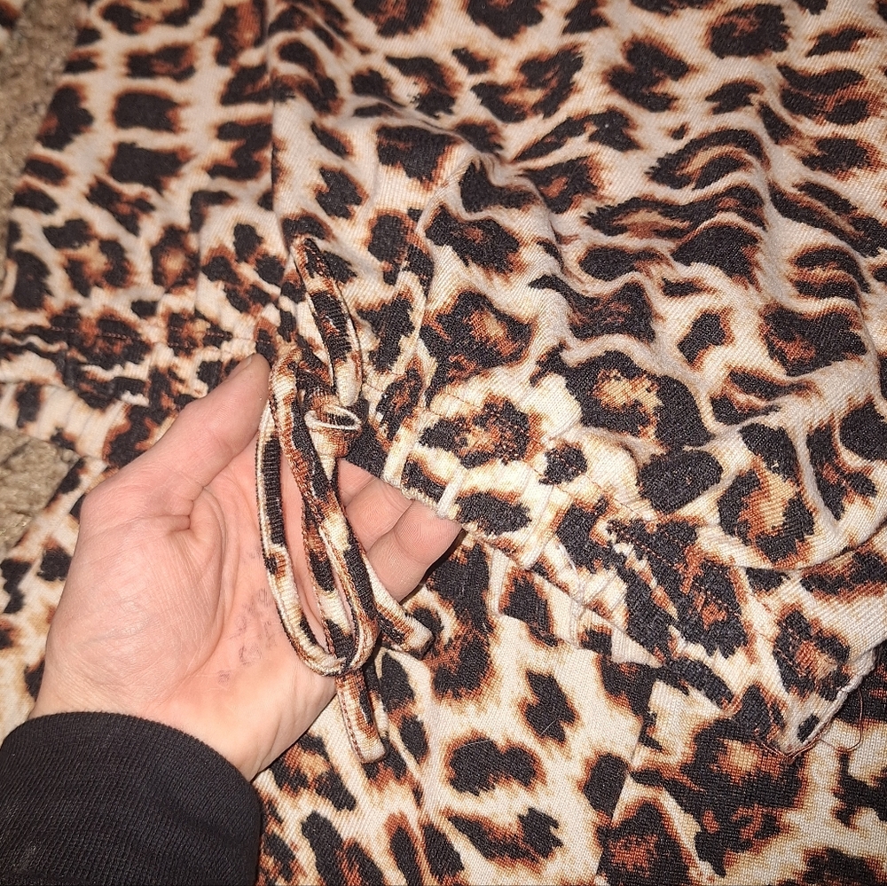 Leopard Print Long Sleeve Lounge Top - Women - Picture 5 of 6
